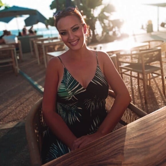 Kelly Bochenko souriante sur Instagram