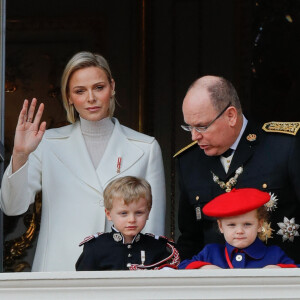 La princesse Charlène de Monaco, le prince Albert II de Monaco, le prince Jacques et la princesse Gabriella - La famille princière de Monaco au balcon du palais lors de la Fête nationale monégasque à Monaco. © Claudia Albuquerque / Bestimage