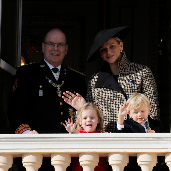 Le prince Albert II de Monaco, sa femme la princesse Charlene et leurs enfants, la princesse Gabriella et le prince Jacques - La famille princière de Monaco au balcon du palais lors de la fête nationale monégasque, à Monaco. Le 19 novembre 2018. © Dominque Jacovides / Bestimage