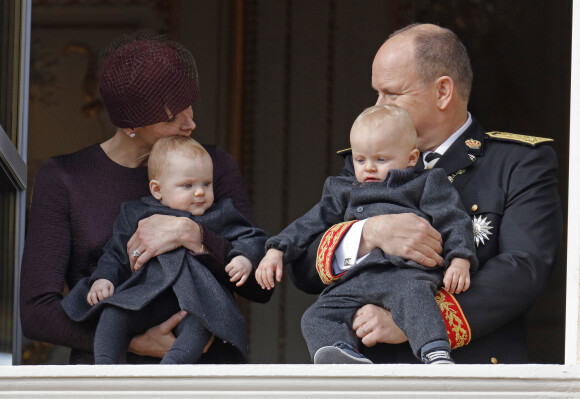 La princesse Charlene, sa fille la princesse Gabriella, le prince Albert II de Monaco et son fils le prince Jacques - La famille de Monaco au balcon du palais princier lors de la fête nationale monégasque. Le 19 novembre 2015