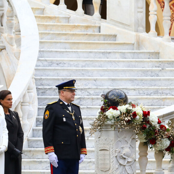 La princesse Caroline de Hanovre, la princesse Charlène de Monaco, la princesse Stéphanie de Monaco, le prince Albert II de Monaco - La famille princière de Monaco dans la cour du palais lors de la fête Nationale monégasque à Monaco le 19 novembre 2019. © Olivier Huitel/Pool Monaco/Bestimage
