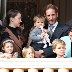 La princesse Alexandra de Hanovre, la princesse Caroline de Hanovre, Pierre Casiraghi et ses enfants Maximilian, India et Sacha, Stefano Casiraghi - La famille princière de Monaco au balcon du palais lors de la Fête nationale monégasque à Monaco. Le 19 novembre 2019 © Dominique Jacovides / Bestimage