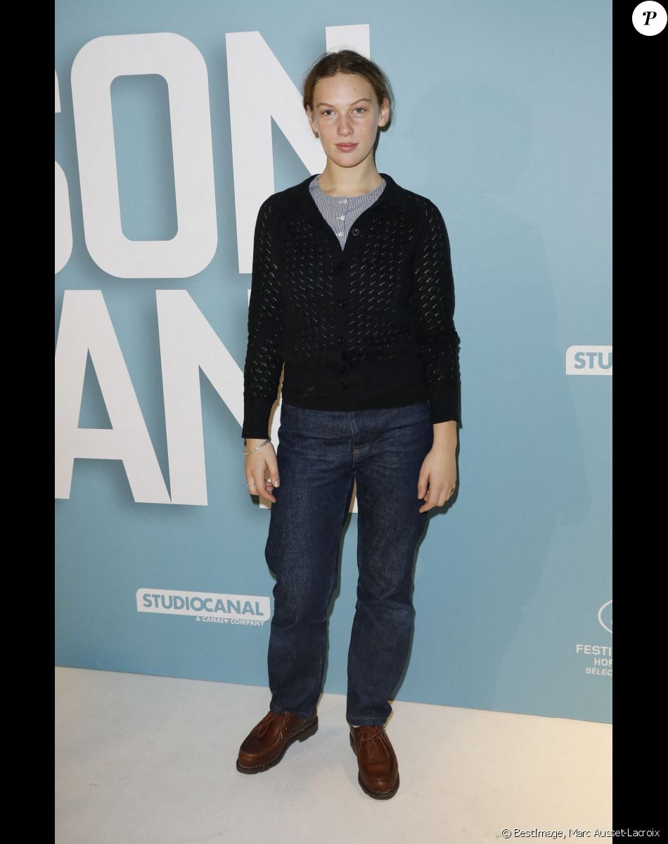 Lou Lampros - Avant-première du film "De son vivant" au cinéma Pathé-Wepler à Paris. Le 17 novembre 2021. © Marc Ausset-Lacroix / Bestimage