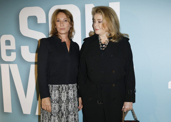 Emmanuelle Bercot, Catherine Deneuve - Avant-première du film "De son vivant" au cinéma Pathé-Wepler à Paris. Le 17 novembre 2021. © Marc Ausset-Lacroix / Bestimage