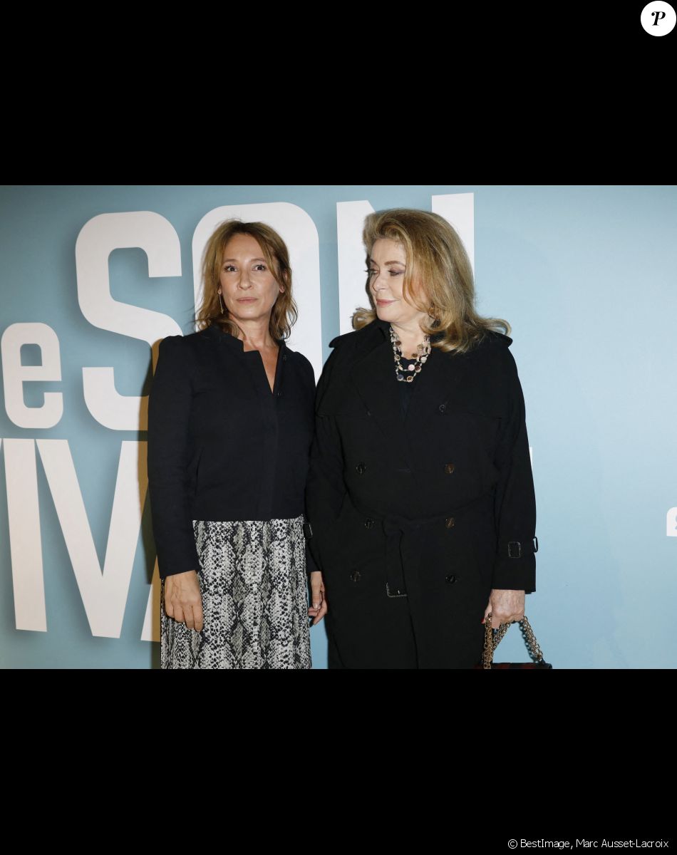 Emmanuelle Bercot, Catherine Deneuve - Avant-première du film "De son vivant" au cinéma Pathé-Wepler à Paris. Le 17 novembre 2021. © Marc Ausset-Lacroix / Bestimage