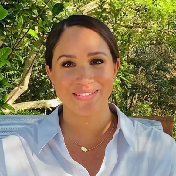 Meghan Markle présente son premier livre pour enfants "The Bench", illustré par C.Robinson et relatant la relation entre un père et son fils, vue par les yeux de sa mère. Los Angeles. Le 27 octobre 2021. 