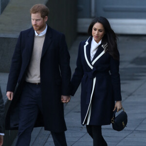 Le prince Harry et Meghan Markle main dans la main à Birmingham, avant leur mariage.