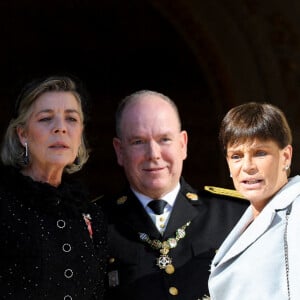 La princesse Caroline de Hanovre, Le prince Albert II de Monaco, la princesse Stéphanie de Monaco - La famille princière au balcon lors de la fête nationale de Monaco le 19 novembre 2021. © Dominique Jacovides / Bruno Bebert / Bestimage