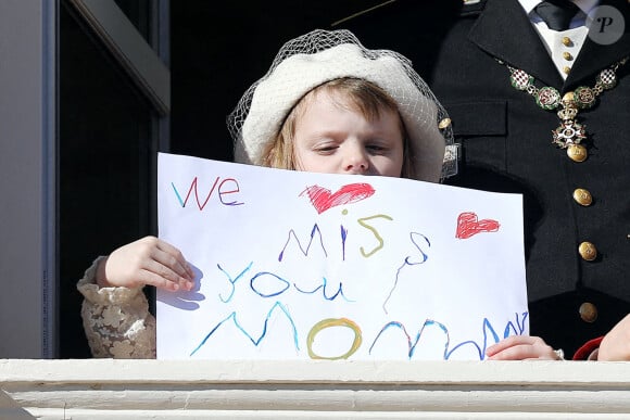 La princesse Gabriella - La famille princière au balcon lors de la fête nationale de Monaco le 19 novembre 2021. © Dominique Jacovides / Bruno Bebert / Bestimage