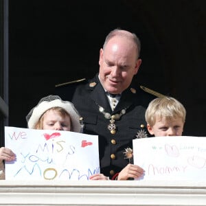 Le prince Albert II de Monaco et ses enfants la princesse Gabriella et le prince héréditaire Jacques - La famille princière au balcon lors de la fête nationale de Monaco. © Dominique Jacovides / Bruno Bebert / Bestimage