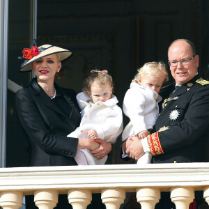 Le prince Albert II de Monaco, sa femme la princesse Charlène et leurs enfants le prince Jacques et la princesse Gabriella (2 ans) au balcon du palais princier, lors de la Fête Monégasque à Monaco. © Bruno Bebert/Dominique Jacovides/Bestimage