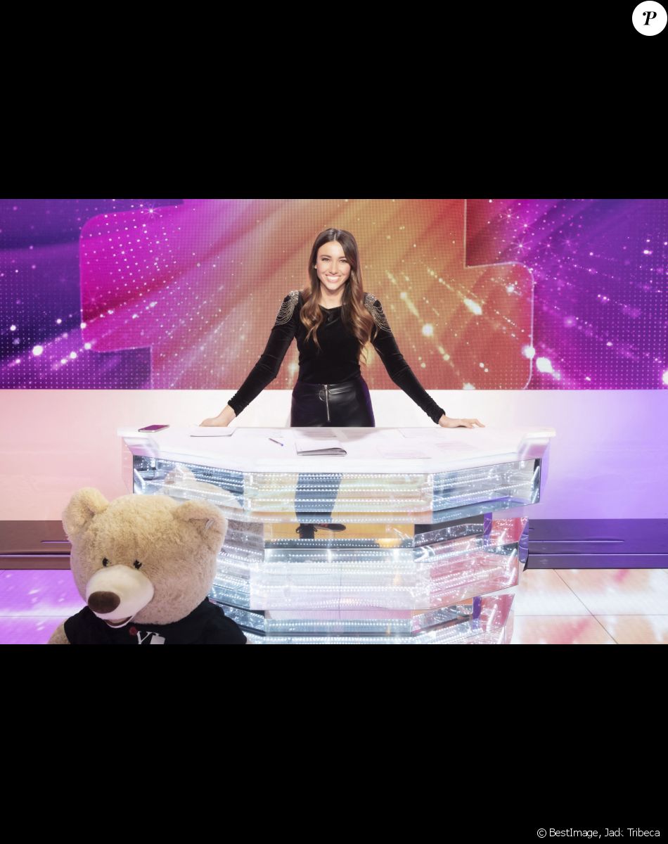 Exclusif - Delphine Wespiser - Enregistrement de l'émission "Waf Waf Wouf Wouf, spéciale chiens", diffusée en direct sur C8 le 18 novembre © Jack Tribeca / Bestimage