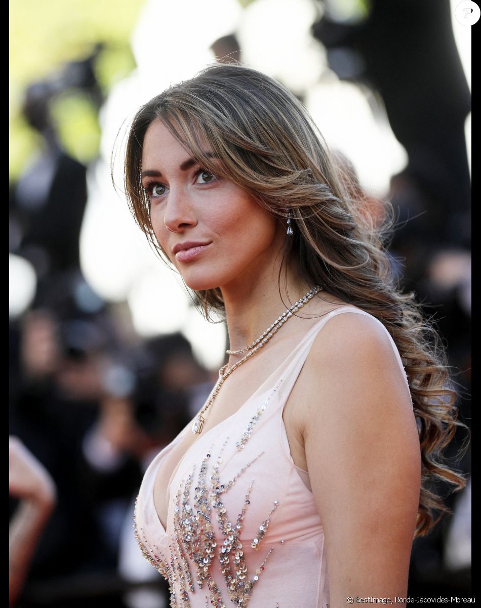 Delphine Wespiser - Montée des marches du film " Aline " lors du 74ème Festival International du Film de Cannes. Le 13 juillet 2021 © Borde-Jacovides-Moreau / Bestimage
