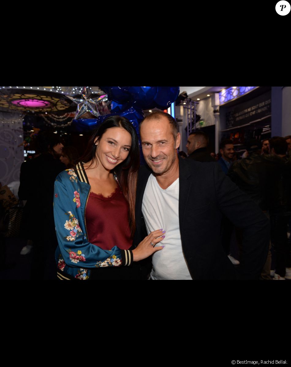 Delphine Wespiser (Miss France 2012) et son compagnon Roger Erhart - 1er anniversaire de la collaboration entre l'artiste contemporain Richard Orlinski avec le parc Disneyland Paris, au Disney Store, à Paris, France, le 4 octobre 2018. © Rachid Bellak/Bestimage