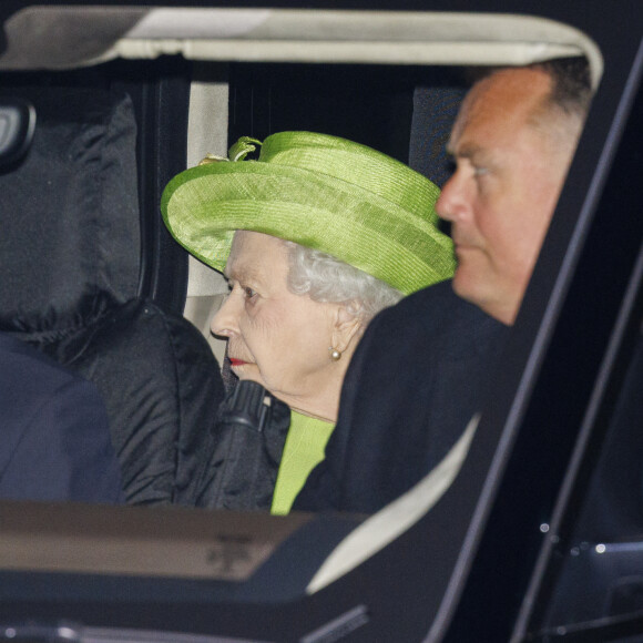 La reine Elizabeth II d'Angleterre et des membres de la famille royale arrivent à la Chapelle Royale de Tous les Saints à Windsor pour le double baptême d'August Brooksbank et de Lucas Tindall, les deux nouveaux arrières-petits-fils de sa majesté Elizabeth II d'Angleterre. Le 21 novembre 2021.