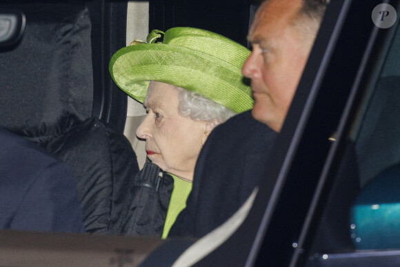 La reine Elizabeth II d'Angleterre et des membres de la famille royale arrivent à la Chapelle Royale de Tous les Saints à Windsor pour le double baptême d'August Brooksbank et de Lucas Tindall, les deux nouveaux arrières-petits-fils de sa majesté Elizabeth II d'Angleterre. Le 21 novembre 2021.