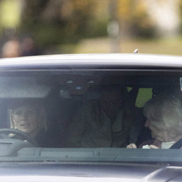 Zara Tindall - La reine Elizabeth II d'Angleterre et des membres de la famille royale arrivent à la Chapelle Royale de Tous les Saints à Windsor pour le double baptême d'August Brooksbank et de Lucas Tindall, les deux nouveaux arrières-petits-fils de sa majesté Elizabeth II d'Angleterre. Windsor, le 21 novembre 2021. 