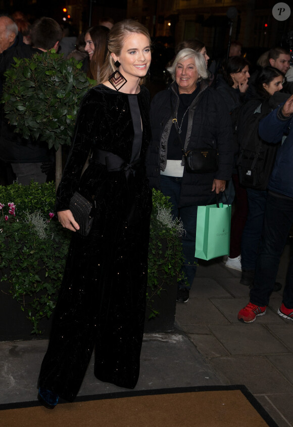 Cressida Bonas quitte la soirée 'The Harper's Bazaar Women Of The Year Awards' à l'hôtel Claridge's à Londres, le 29 octobre 2019. 