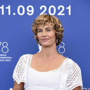 Cécile de France - Photocall du film "Illusions perdues" lors du Festival international du film de Venise (La Mostra), le 5 septembre 2021.