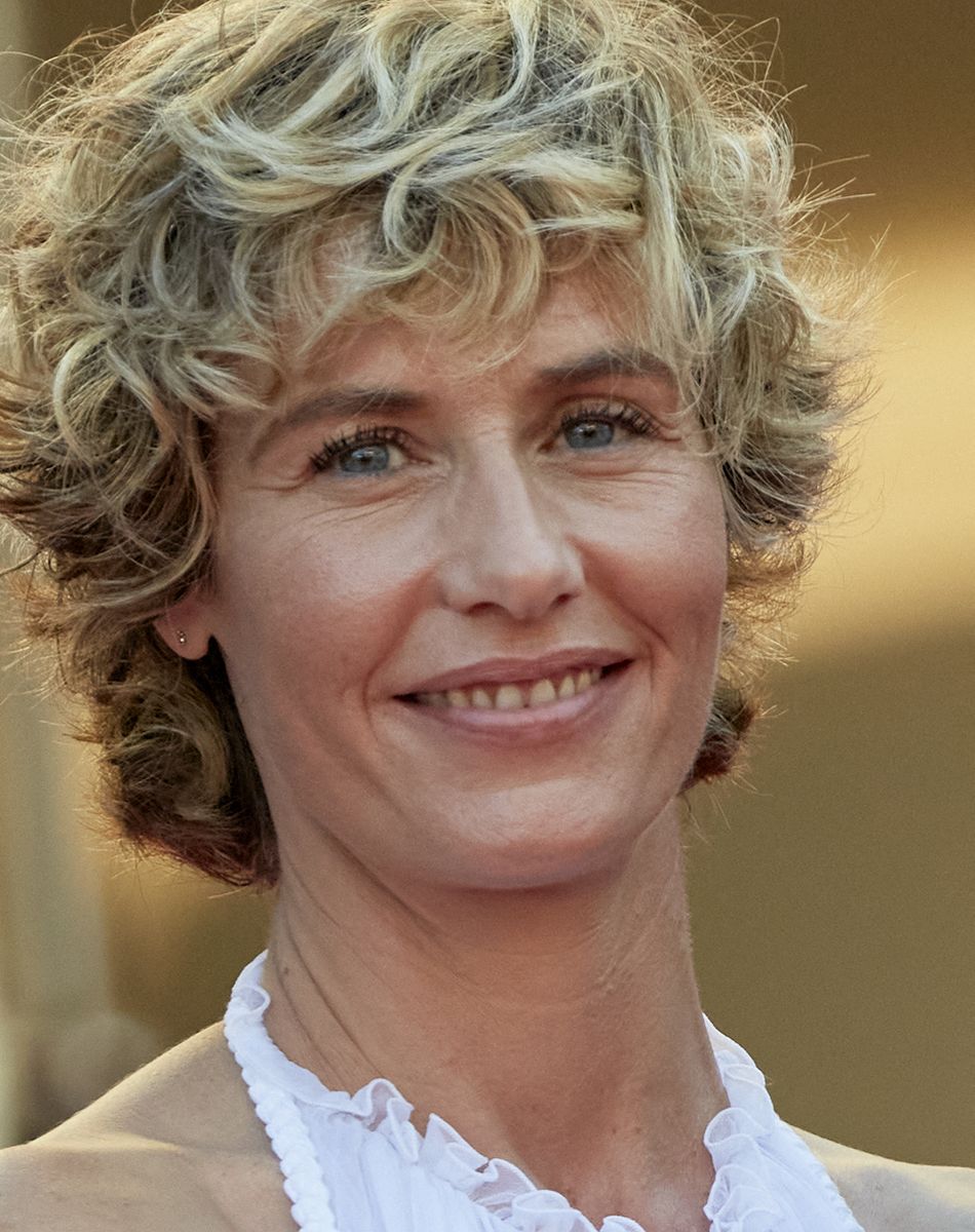 Cécile de France - Montée des marches du film "De son vivant" lors du 74e Festival de Cannes. Le 10 juillet 2021. © Borde-Jacovides-Moreau / Bestimage