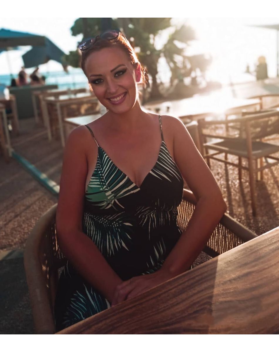 Kelly Bochenko souriante sur Instagram