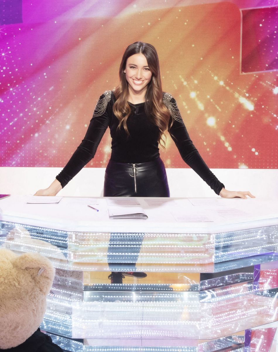 Exclusif - Delphine Wespiser - Enregistrement de l'émission "Waf Waf Wouf Wouf, spéciale chiens", diffusée en direct sur C8 le 18 novembre © Jack Tribeca / Bestimage