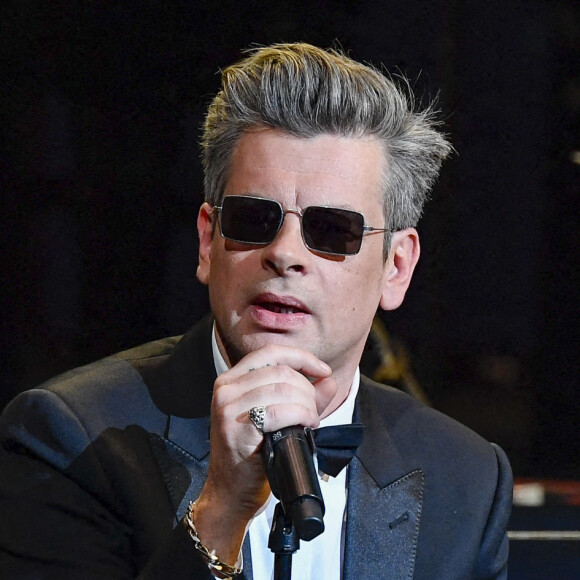 Benjamin Biolay (En Celine) Chef d'orchestre de la cérémonie sur scène lors de la 46ème cérémonie des César à l'Olympia à Paris le 12 mars 202. © Pierre Villard/ Pool / Bestimage 