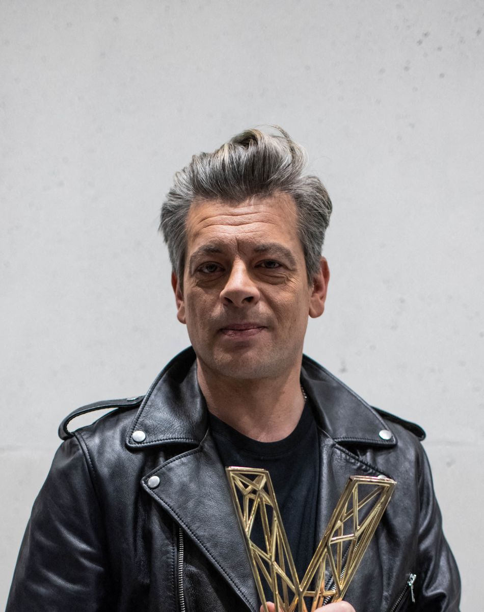 Benjamin Biolay, habillé en Céline (sacré artiste masculin et meilleur album) - Backstage de la 36ème édition des Victoires de la Musique à la Seine Musicale à Boulogne-Billancourt, France, le 12 février 2021. © Cyril Moreau/Bestimage