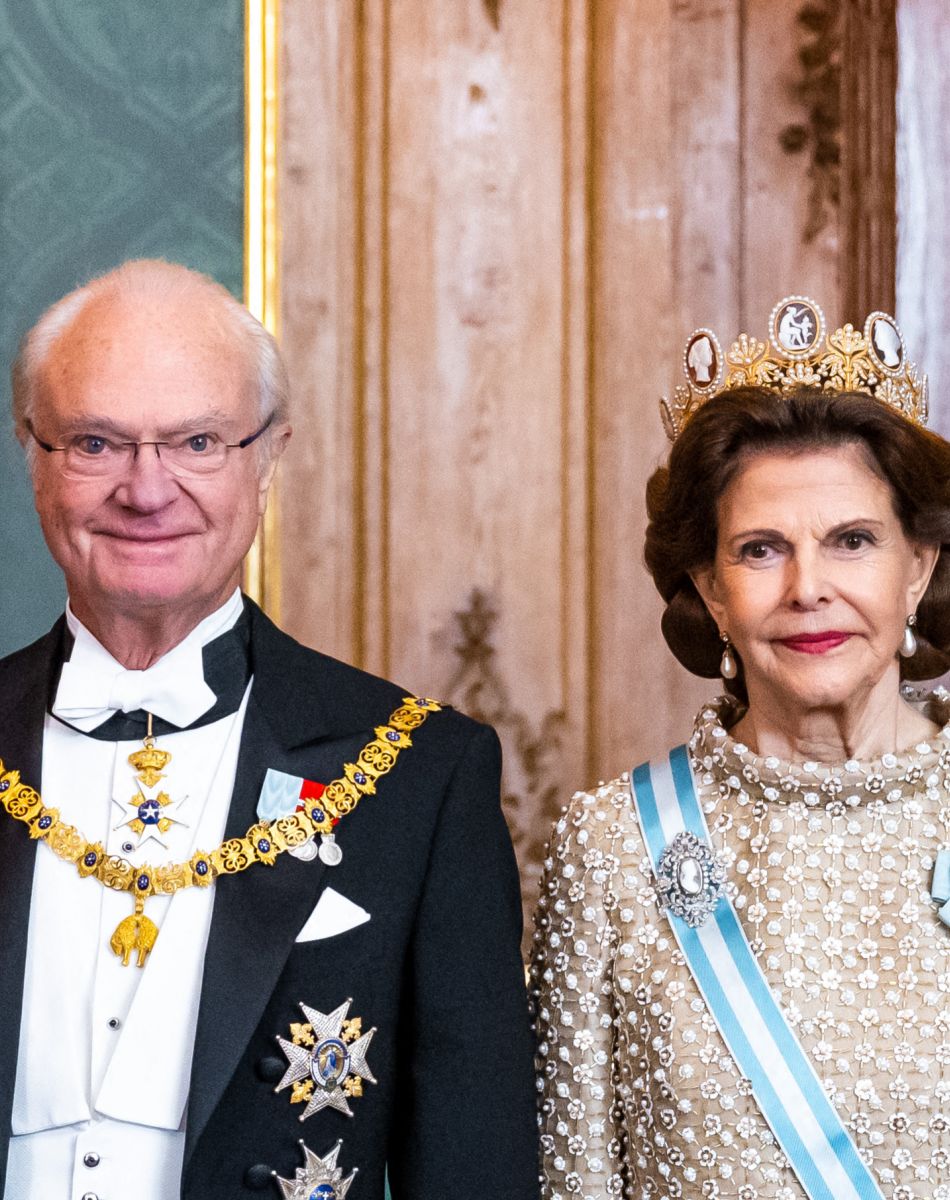 Le roi Felipe VI et la reine Letizia d'Espagne assistent au dîner de gala donné en leur honneur par le roi Carl XVI Gustav et la reine Silvia de Suède au palais royal à Stockholm, le 24 novembre 2021.