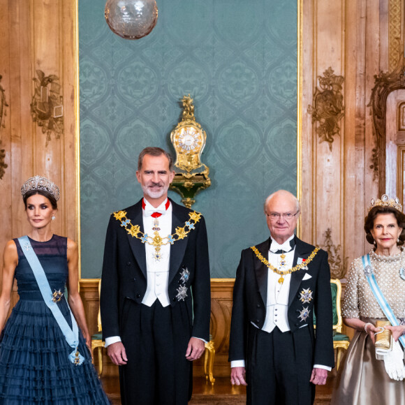 Le prince Carl Philip et la princesse Sofia (Hellqvist) de Suède, le roi Felipe VI et la reine Letizia d'Espagne, le roi Carl XVI Gustav et la reine Silvia de Suède, le prince Daniel et la princesse Victoria de Suède - Le roi Felipe VI et la reine Letizia d'Espagne assistent au dîner de gala donné en leur honneur par le roi Carl XVI Gustav et la reine Silvia de Suède au palais royal à Stockholm, le 24 novembre 2021.