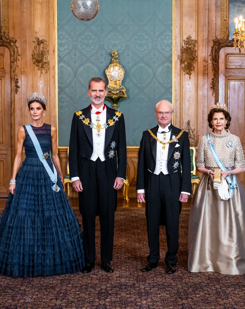 Le prince Carl Philip et la princesse Sofia (Hellqvist) de Suède, le roi Felipe VI et la reine Letizia d'Espagne, le roi Carl XVI Gustav et la reine Silvia de Suède, le prince Daniel et la princesse Victoria de Suède - Le roi Felipe VI et la reine Letizia d'Espagne assistent au dîner de gala donné en leur honneur par le roi Carl XVI Gustav et la reine Silvia de Suède au palais royal à Stockholm, le 24 novembre 2021.