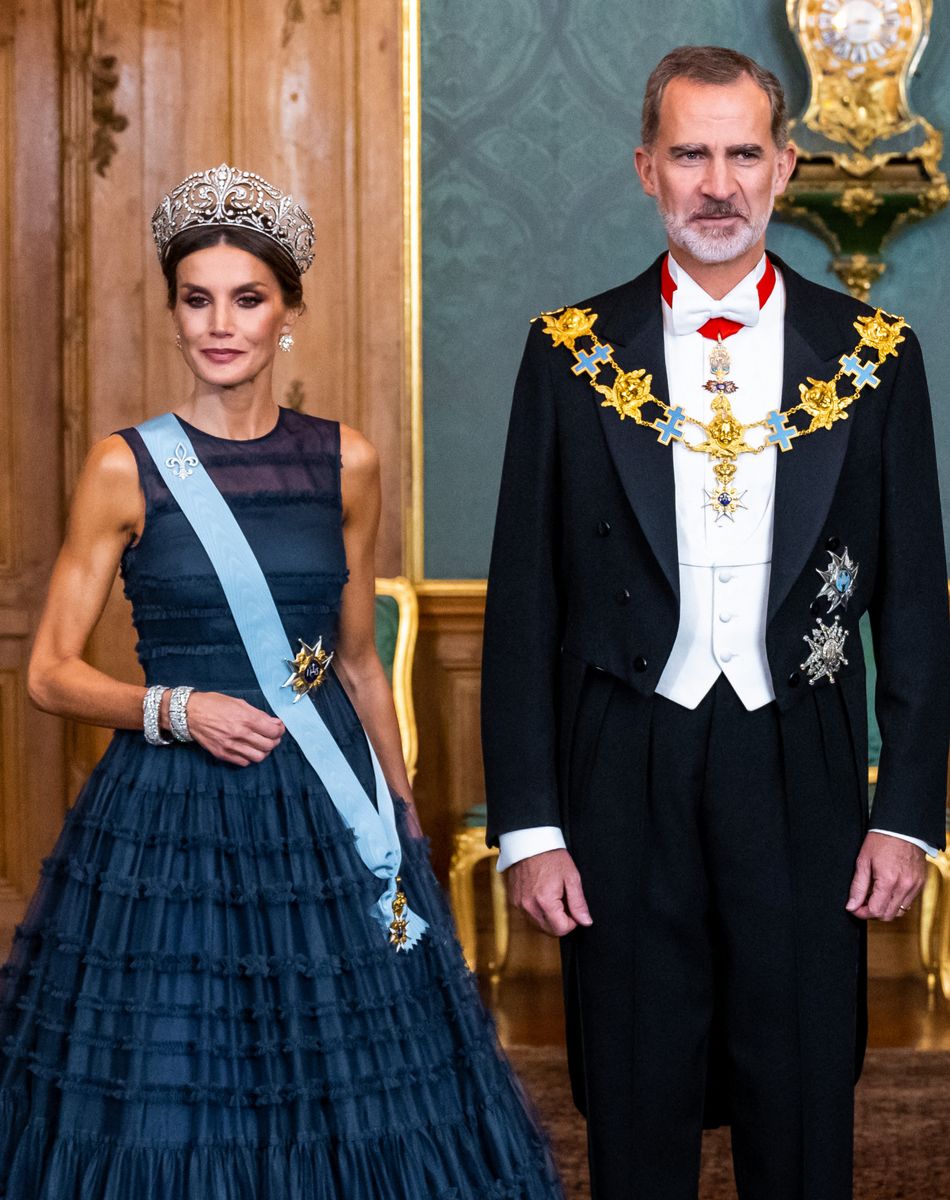 Le roi Felipe VI et la reine Letizia d'Espagne assistent au dîner de gala donné en leur honneur par le roi Carl XVI Gustav et la reine Silvia de Suède au palais royal à Stockholm, le 24 novembre 2021.