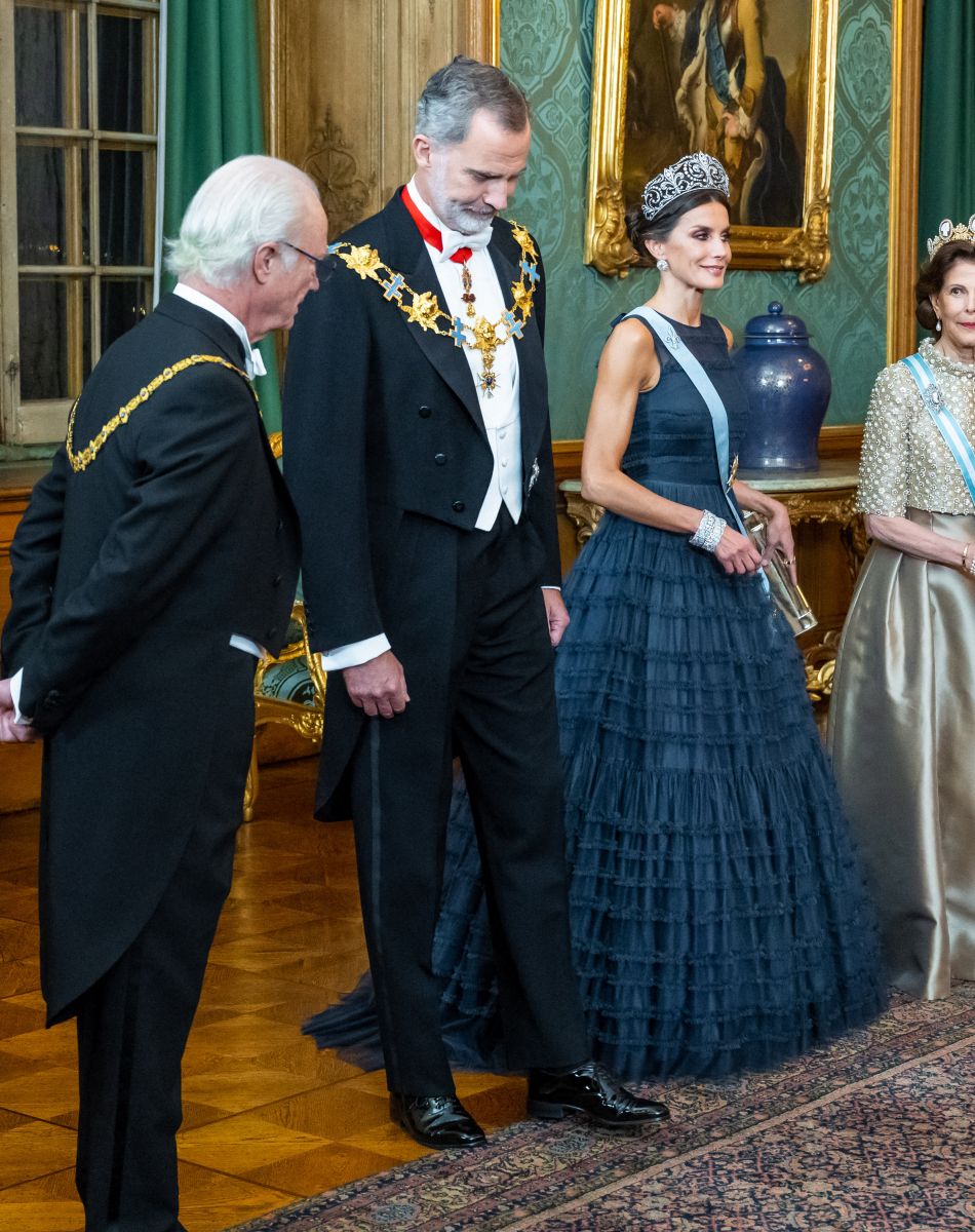Le roi Carl Gustav de Suède, le roi Felipe VI d'Espagne, la reine Letizia, la reine Silvia lors du dîner d'état au palais royal à Stockholm pour la visite en Suède du couple royal d'Espagne le 24 novembre 2021.