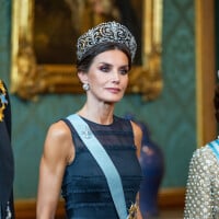Letizia d'Espagne majestueuse : tiare XXL et robe... H&M ! La reine fait un sans faute
