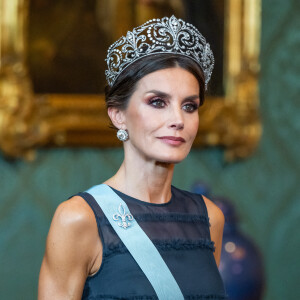 La reine Letizia d'Espagne lors du dîner d'état au palais royal à Stockholm pour la visite en Suède du couple royal d'Espagne.