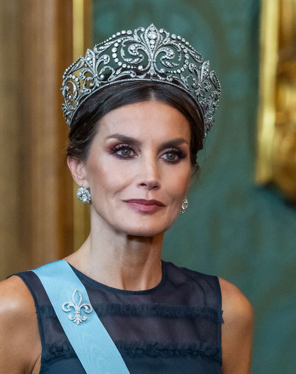 La reine Letizia d'Espagne lors du dîner d'état au palais royal à Stockholm pour la visite en Suède du couple royal d'Espagne le 24 novembre 2021.