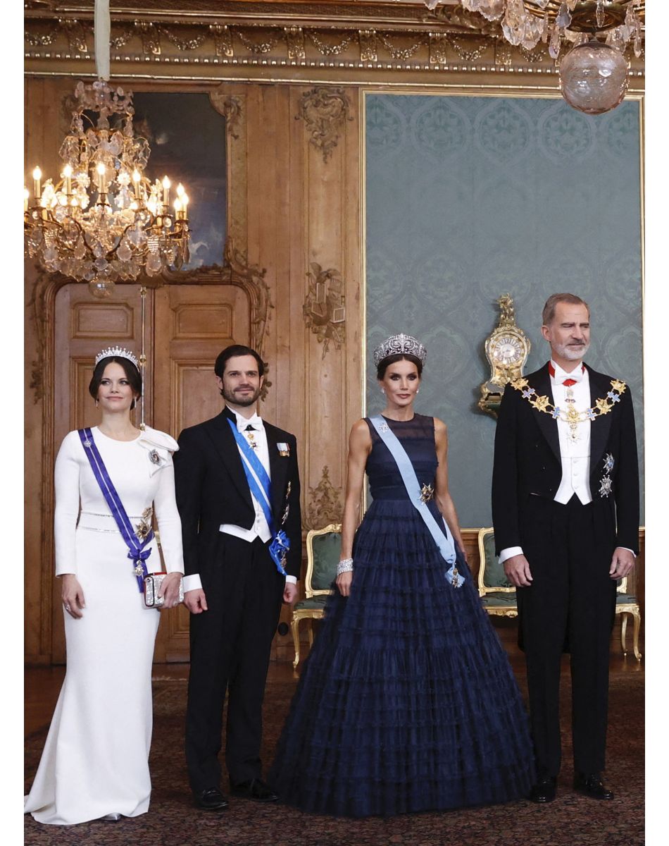La princesse Sofia et le prince Carl Philip, la reine Letizia et le roi Felipe VI d'Espagne, le roi Carl Gustav et la reine Silvia de Suède, le prince Daniel et la princesse Victoria - La famille royale de Suède lors d'un dîner de gala au Palais Royal à Stockholm. Le 24 novembre 2021