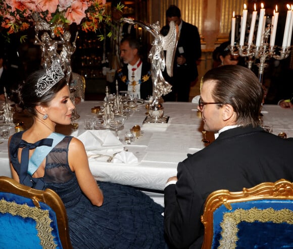 La reine Letizia d'Espagne, le prince Daniel - La famille royale de Suède lors d'un dîner de gala au Palais Royal à Stockholm. Le 24 novembre 2021