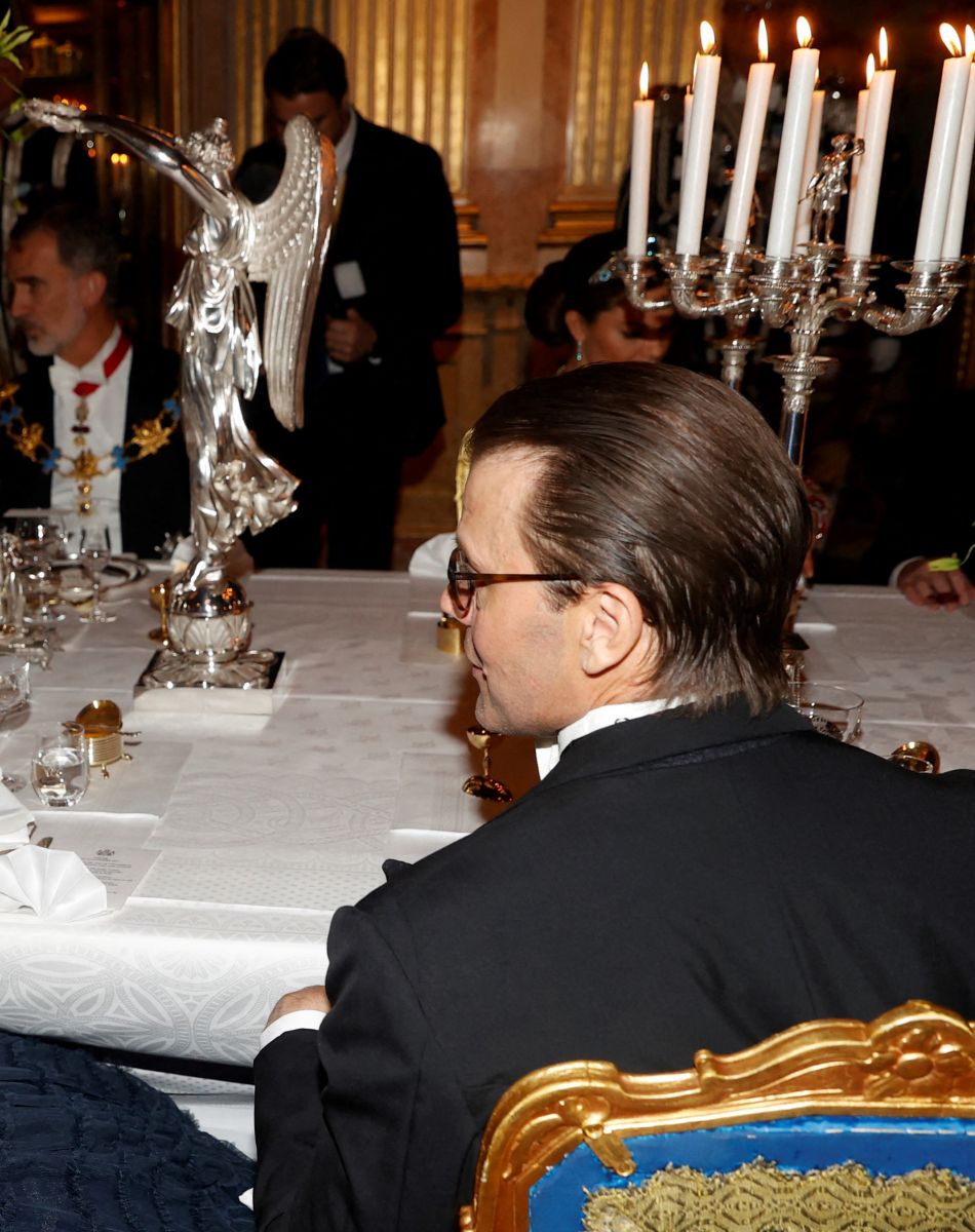 La reine Letizia d'Espagne, le prince Daniel - La famille royale de Suède lors d'un dîner de gala au Palais Royal à Stockholm. Le 24 novembre 2021