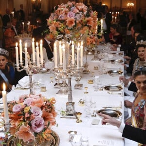 Le prince Daniel, la reine Letizia d'Espagne, la princesse Victoria, le roi Felipe VI d'Espagne, la reine Silvia de Suède - La famille royale de Suède lors d'un dîner de gala au Palais Royal à Stockholm. Le 24 novembre 2021