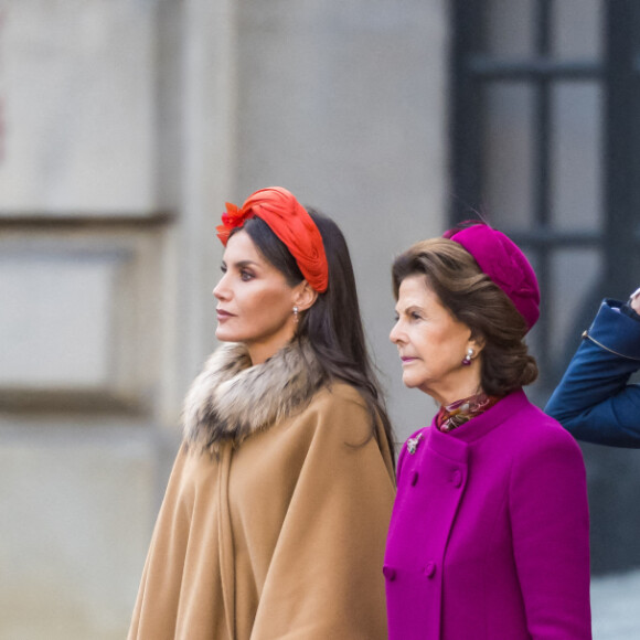 La reine Letizia d'Espagne et la reine Silvia de Suède - Le roi Felipe VI et la reine Letizia d'Espagne, accueillis par le roi Carl XVI Gustav la reine Silvia de Suède à Stockholm dans le cadre de leur visite d'Etat de deux jours. Le 24 novembre 2021.