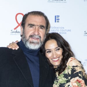 Eric Cantona et sa femme Rachida Brakni lors du photocall de la 18ème édition du "Dîner de la mode du Sidaction" au Pavillon Cambon Capucines - Potel et Chabot à Paris, France, le 23 janvier 2020. © Olivier Borde/Bestimage