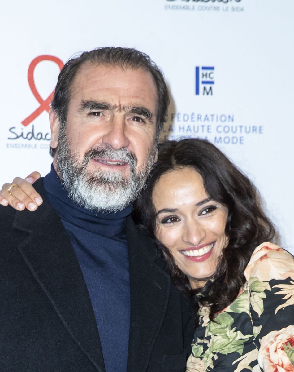 Eric Cantona et sa femme Rachida Brakni lors du photocall de la 18ème édition du "Dîner de la mode du Sidaction" au Pavillon Cambon Capucines - Potel et Chabot à Paris, France, le 23 janvier 2020. © Olivier Borde/Bestimage