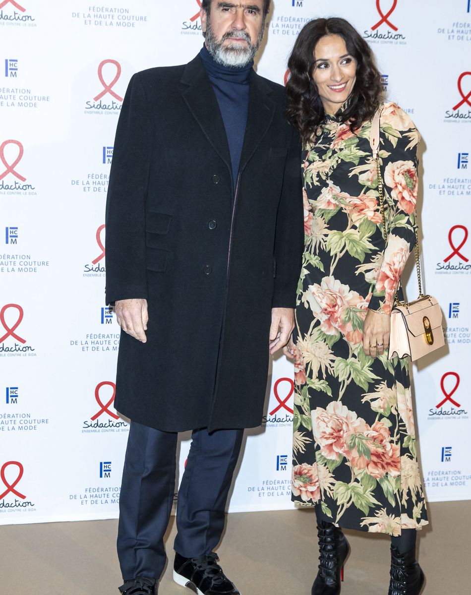 Eric Cantona et sa femme Rachida Brakni lors du photocall de la 18ème édition du "Dîner de la mode du Sidaction" au Pavillon Cambon Capucines - Potel et Chabot à Paris, France, le 23 janvier 2020. © Olivier Borde/Bestimage