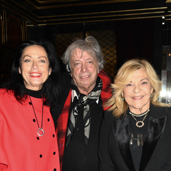 Sylvana Lorenz, Hervé Vilard et Nicoletta - Dédicace du livre de Sylvana Lorenz "Madame Cardin" à la galerie Darmo à Paris le 24 novembre 2021.  © Coadic Guirec/Bestimage