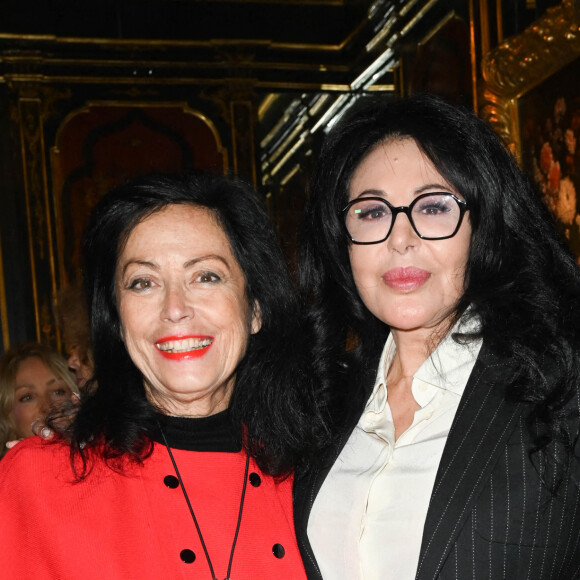 Sylvana Lorenz et Yamina Benguigui - Dédicace du livre de Sylvana Lorenz "Madame Cardin" à la galerie Darmo à Paris le 24 novembre 2021.  © Coadic Guirec/Bestimage
