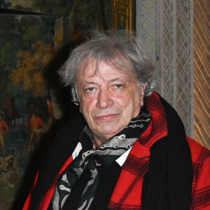 Hervé Vilard - Dédicace du livre de Sylvana Lorenz "Madame Cardin" à la galerie Darmo à Paris le 24 novembre 2021. © Coadic Guirec/Bestimage