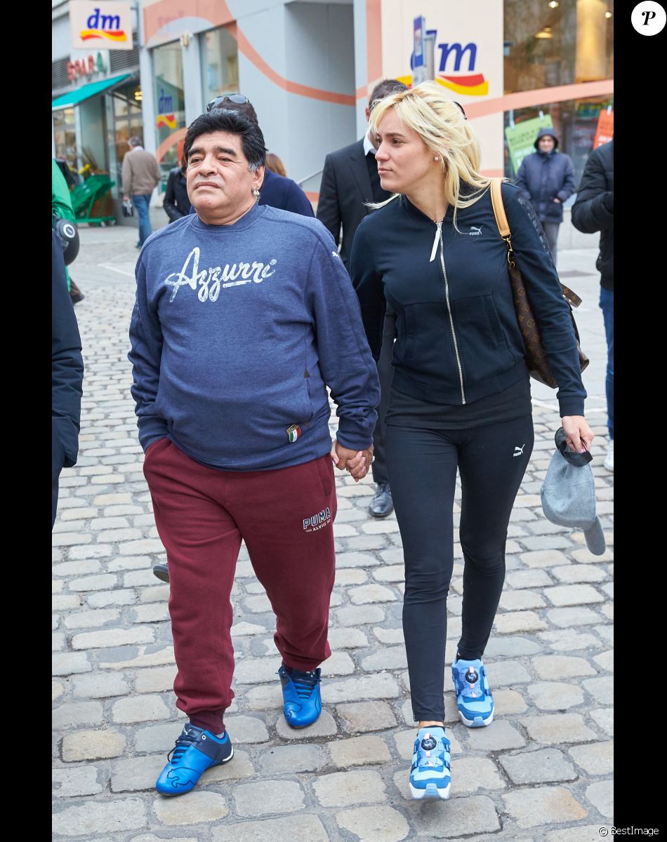 Maradona et sa petite amie Rocio Olivia - Exclusif - Le prince Ali de Jordanie, troisième fils du roi Hussein, et demi-frère du roi Abdallah II se promène avec Diego Maradona et sa petite amie Rocio Olivia dans les rues de Vienne, le 27 mars 2015