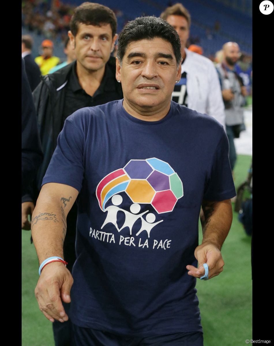 Diego Maradona - Match de football interreligieux pour la paix à l'initiative du pape François à Rome en Italie le 1er septembre 2014.