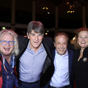 Pierre-Jean Chalençon, Tex, Antoine Coesens, Katia Tchenko - L'association Citéstars fête son 23e anniversaire lors du dîner gala de la 2e cérémonie des étoiles d'or à la salle Wagram, Paris. Le 28 novembre 2021. © Cédric Perrin/Bestimage